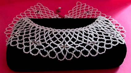 a beautiful vintage costume jewelry necklace unsigned