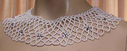 a beautiful vintage costume jewelry necklace unsigned