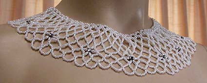 a beautiful vintage costume jewelry necklace unsigned