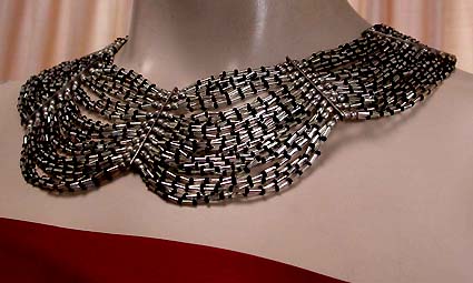 a beautiful vintage costume jewelry necklace unsigned