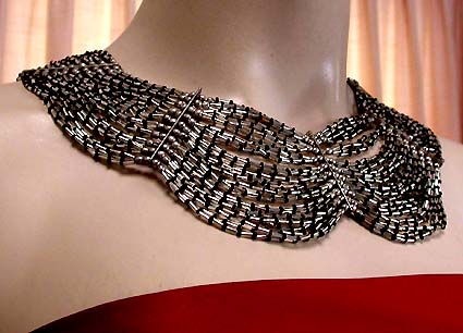 a beautiful vintage costume jewelry necklace unsigned