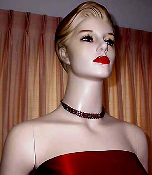 a beautiful vintage costume jewelry necklace unsigned