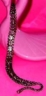 a beautiful vintage costume jewelry necklace unsigned