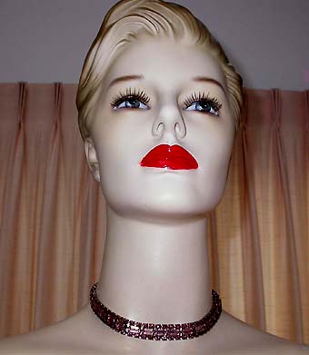 a beautiful vintage costume jewelry necklace unsigned