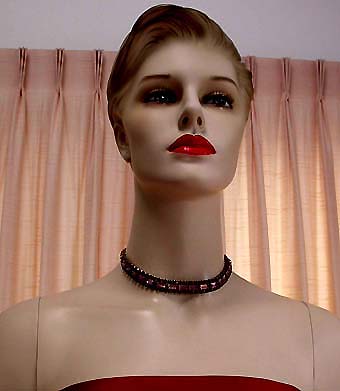a beautiful vintage costume jewelry necklace unsigned