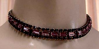 a beautiful vintage costume jewelry necklace unsigned