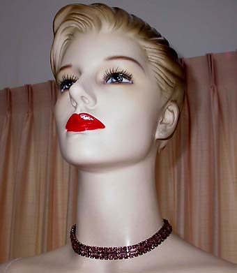 a beautiful vintage costume jewelry necklace unsigned