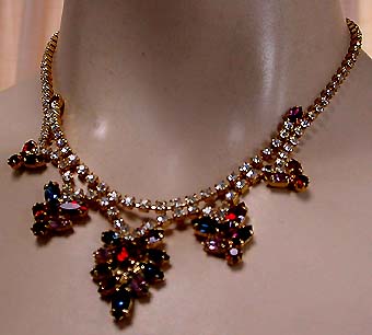 a beautiful vintage costume jewelry necklace unsigned