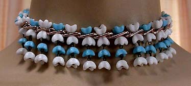 a beautiful vintage costume jewelry necklace unsigned