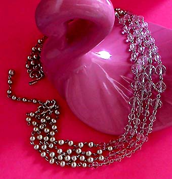 a beautiful vintage costume jewelry necklace unsigned