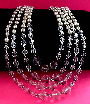 a beautiful vintage costume jewelry necklace unsigned