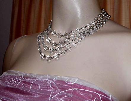 a beautiful vintage costume jewelry necklace unsigned