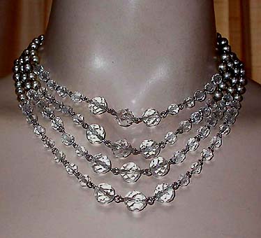 a beautiful vintage costume jewelry necklace unsigned
