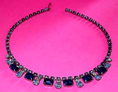 a beautiful vintage costume jewelry necklace unsigned
