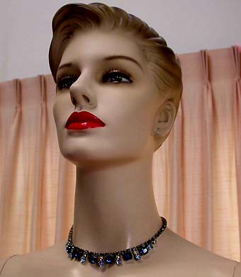 a beautiful vintage costume jewelry necklace unsigned