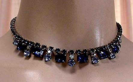 a beautiful vintage costume jewelry necklace unsigned