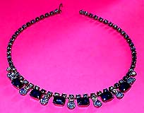 a beautiful vintage costume jewelry necklace unsigned