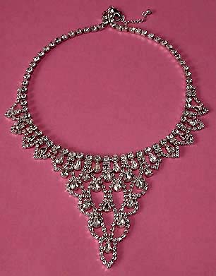 a beautiful vintage costume jewelry necklace unsigned
