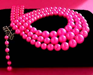 a beautiful vintage costume jewelry necklace unsigned