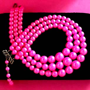 a beautiful vintage costume jewelry necklace unsigned