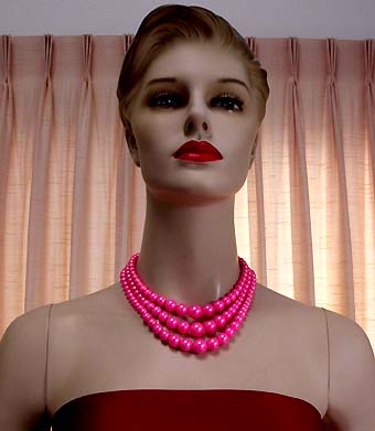 a beautiful vintage costume jewelry necklace unsigned