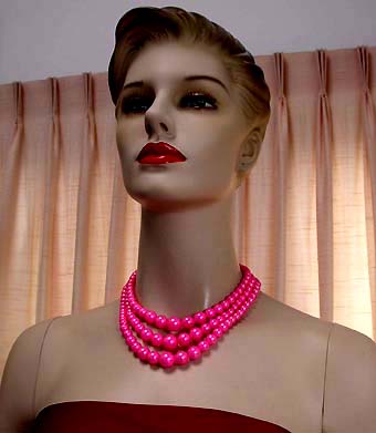 a beautiful vintage costume jewelry necklace unsigned