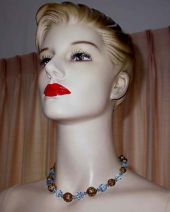 a beautiful vintage costume jewelry necklace unsigned