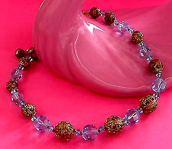 a beautiful vintage costume jewelry necklace unsigned