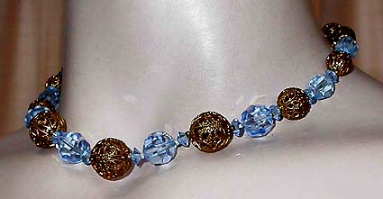a beautiful vintage costume jewelry necklace unsigned