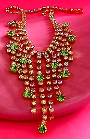 a beautiful vintage costume jewelry necklace unsigned