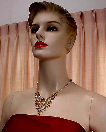 a beautiful vintage costume jewelry necklace unsigned