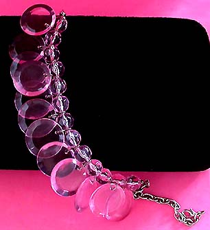 a beautiful vintage costume jewelry necklace unsigned