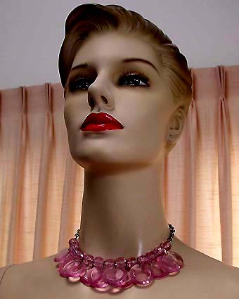 a beautiful vintage costume jewelry necklace unsigned