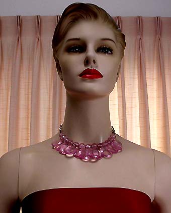 a beautiful vintage costume jewelry necklace unsigned