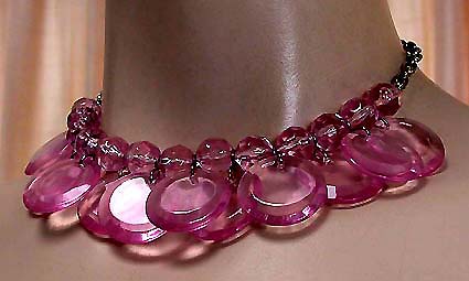 a beautiful vintage costume jewelry necklace unsigned