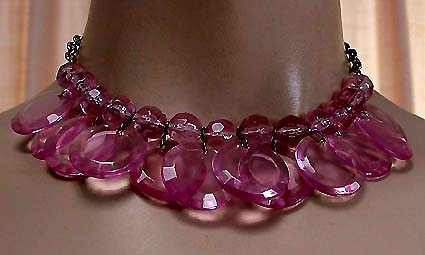 a beautiful vintage costume jewelry necklace unsigned