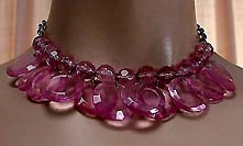 a beautiful vintage costume jewelry necklace unsigned