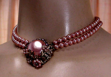 a beautiful vintage costume jewelry necklace unsigned