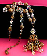 a beautiful vintage costume jewelry Juliana necklace