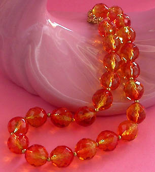 a beautiful vintage costume jewelry necklace unsigned