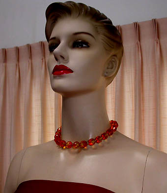 a beautiful vintage costume jewelry necklace unsigned