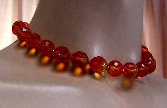 a beautiful vintage costume jewelry necklace unsigned
