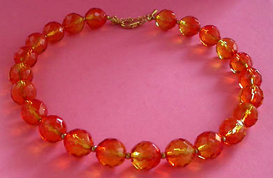 a beautiful vintage costume jewelry necklace unsigned