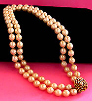 a beautiful vintage costume jewelry necklace unsigned