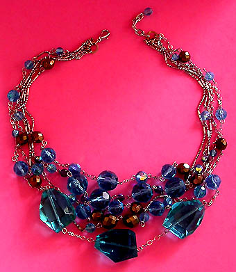 a beautiful vintage costume jewelry necklace unsigned