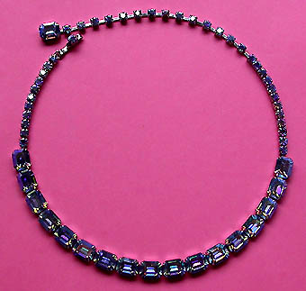 a beautiful vintage costume jewelry necklace unsigned