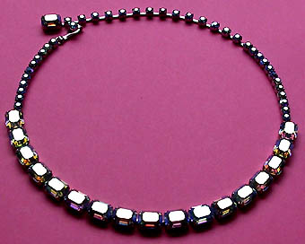 a beautiful vintage costume jewelry necklace unsigned