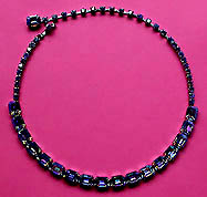 a beautiful vintage costume jewelry necklace unsigned