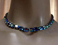a beautiful vintage costume jewelry necklace unsigned