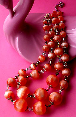 a beautiful vintage costume jewelry necklace unsigned